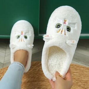 Soft Fuzzy White Kitty Cat Slippers